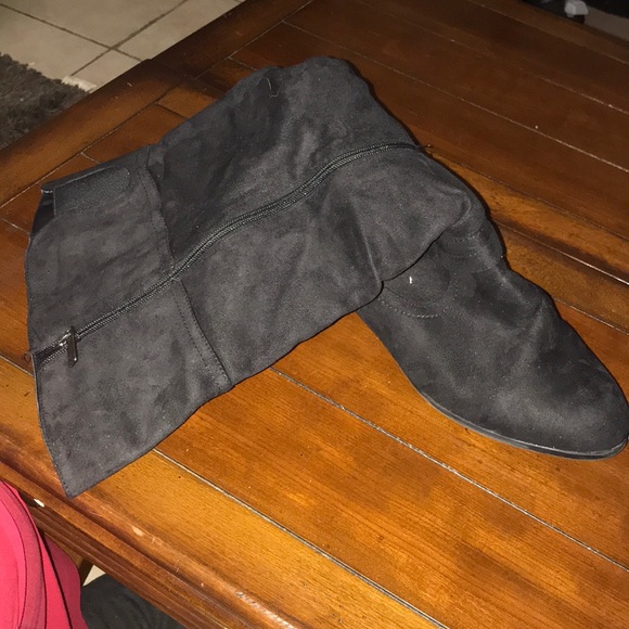 Boots - Picture 3 of 6